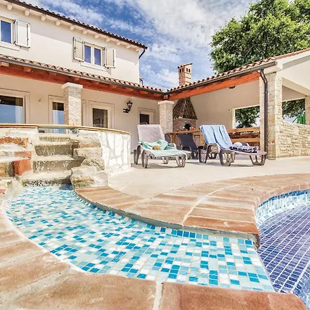 Holiday home Cozy In With Outdoor Swimming Pool Valtura