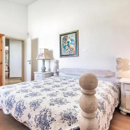 Cozy In With Outdoor Swimming Pool Valtura