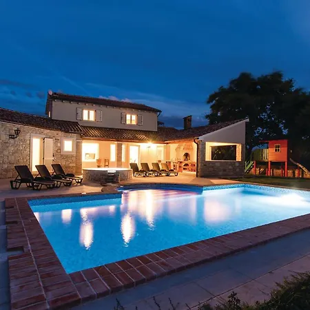 Cozy In With Outdoor Swimming Pool Holiday home Valtura